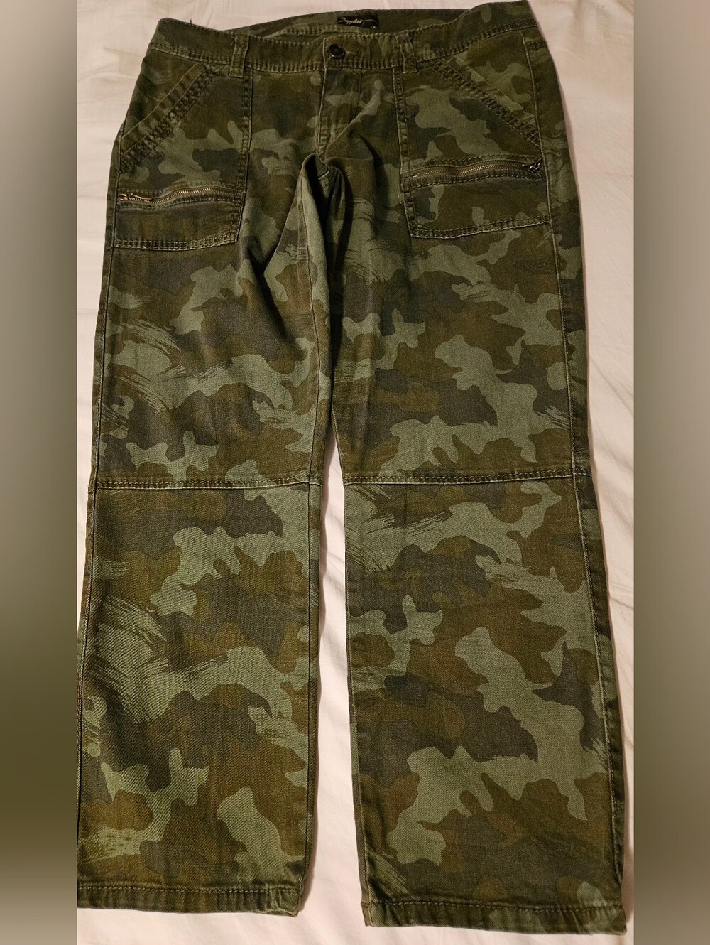 Supplies by Unionbay Camo Utility Cargo Pants Green Size 10 Cropped Ankle